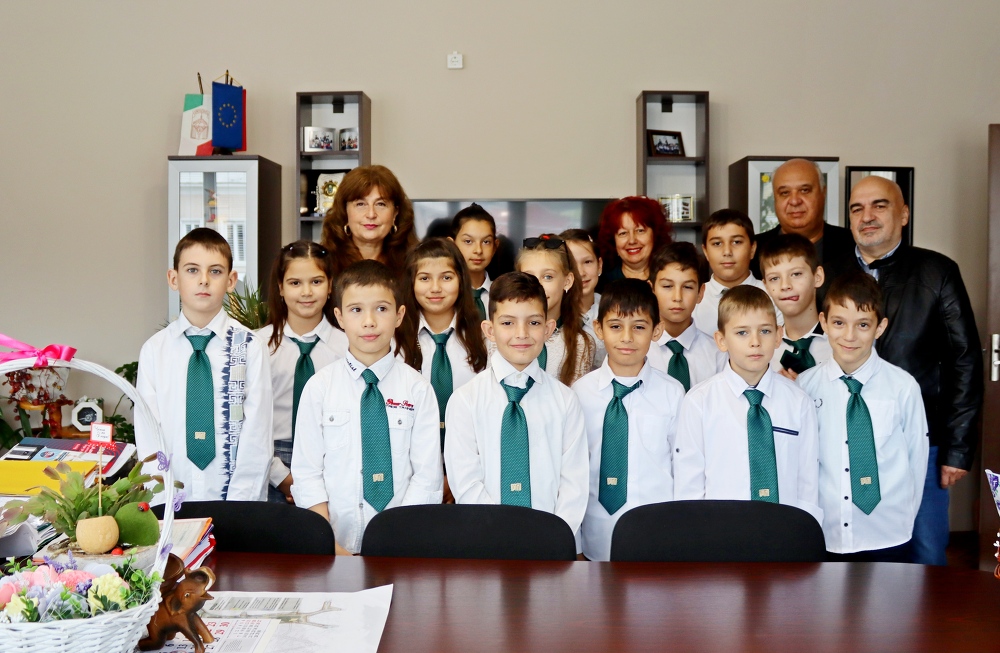 Млади граждани се срещнаха с местната власт в Деня на българската община