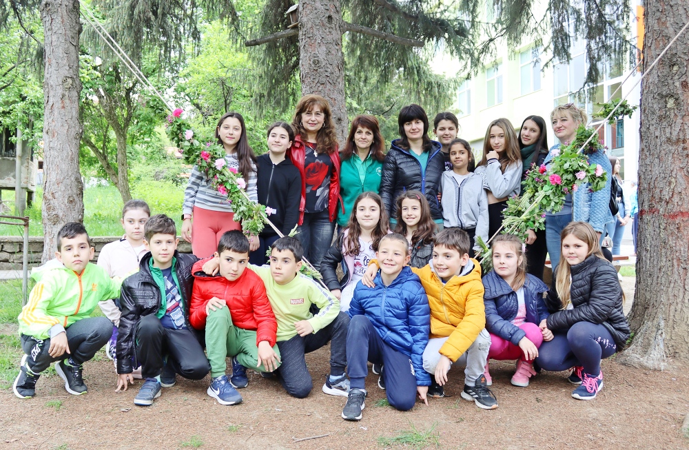 На Гергьовска люлка се залюляха за здраве децата от лясковските училища и детски градини