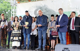 Звън на чанове, магически кукерски танци, гайди и…