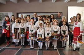 Малки моми лазарки от НУ „Цани Гинчев“ нарекоха&hellip;